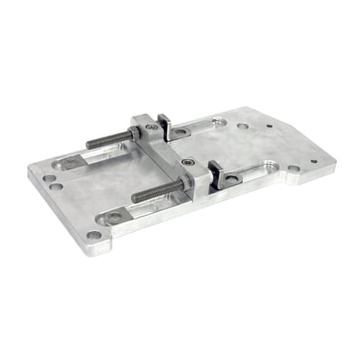 1/2" (12.7mm) offset. CNC machined aluminum by Ost Freesen Choppers. Comes with an integrated transmission adjustment system.
Note: Stock frames require modification, in combination with this offset plate, due to the integrated adjuster.