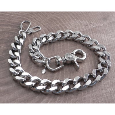 Silver; light weight chrome-plated aluminium chain; chain links 1" length by 3/4"; the sturdy snap hook and dual wallet hook end-pieces adds approximately 3" to the chain length