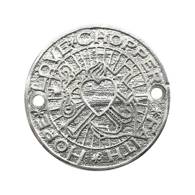 Horizontal mount holes. Sand-cast aluminum with an un-polished finish for that true old-time look. All are made in-house by hand in small quantities ensuring exclusivity.
Note: Physical dimensions of 2-hole point covers are identical. However 70-99 B.T. (excl. TC) and 04-up XL come with horizontal mount holes, 71-03 XL models have vertical mount holes. This influences images and/or text once installed.