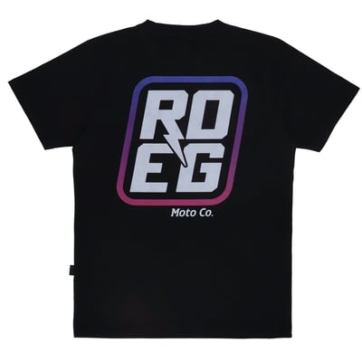 The Roeg t-shirt is a perfect blend of comfort and versatility. Made with a softer fabric combining 95% cotton and 5% Lycra, it’s designed for a stretchy, lightweight feel that’s easy to wear all day. Durable without being heavy and tailored without feeling restrictive, this t-shirt offers a classic fit that works anywhere. Featuring a signature printed logo, it’s a timeless piece built for whatever the day brings. Comfortable, reliable, and effortlessly cool. Whatever you ride, ride Roeg.