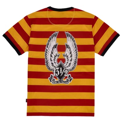 The 13 1/2 ‘Ride Like the Wind!’ t-shirt and long sleeve are crafted from yarn-dyed 100% thick cotton for a premium feel. Designed in a regular fit, it features the 13 1/2 logo embroidered on the left chest and a bold print on the back. Now, get your motor running and ride like the wind!