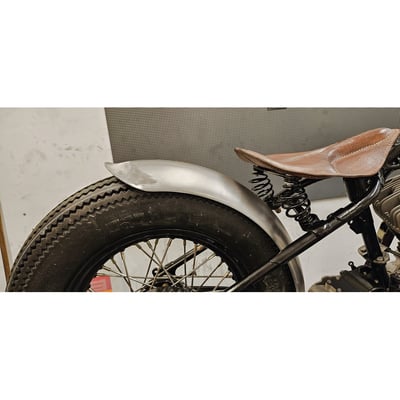 - Wide: 135mm
- Radius: 320mm
- Length: 115cm
- Thickness: 2mm. 
Manufactured by Peter Penz Custombikes to help bike builders to create great one-off bikes. Fenders are available in a width and radius specific selection for that perfect precision tire-fit. Made from 2mm thick steel to give it both strength and great characteristics for welding. 
Note: Length is measured around the radius. Width is measured from inside to inside and mentioned for reference only.