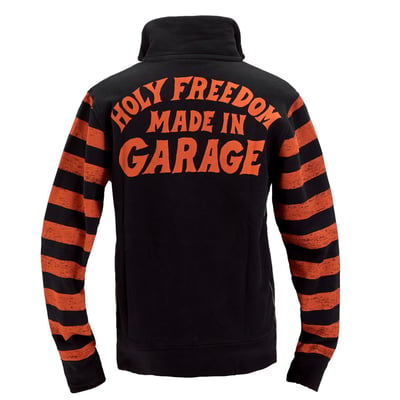 Built for the workshop, the road, and everything in between, the Holy Freedom Garage zipped sweat delivers raw style with functional muscle. Made from 100% unbrushed emery cotton, it’s tough yet breathable, with a windproof front lining to keep the chill out. Distressed fabric edges, water-based prints, and a metallic zip give it that worn-in, worked-hard attitude. Finished with welt pockets and built to move.