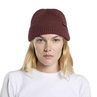 The Woodworth beanie is a Dickies staple wardrobe piece. The classic knit beanie with a stitched-on iconic Dickies woven label on the cuff. Made with acrylic for its anti-bobble and washable properties. Available in a wide selection of timeless and seasonal colour options. A must have core hat that works with any outfit.