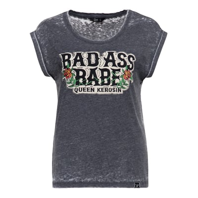 This shirt doesn't compromise, just like you! This sleeveless Queen Kerosin t-shirt with the eye-catching "BAD ASS BABE" front print sums up your attitude. The classic round neck and fixed roll-up sleeves ensure a relaxed fit, while the enzyme wash gives the shirt an authentic vintage vibe. The soft, lightweight fabric blend offers you pleasant comfort, worn solo or layered under your favorite jacket.