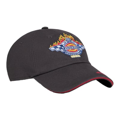 The Dickies Nashport cap has a low profile and a classic 6-panel design. It features a curved peak and is finished with embroidered details reminiscent of motorsports. This cap combines the softness of canvas with style and functionality.