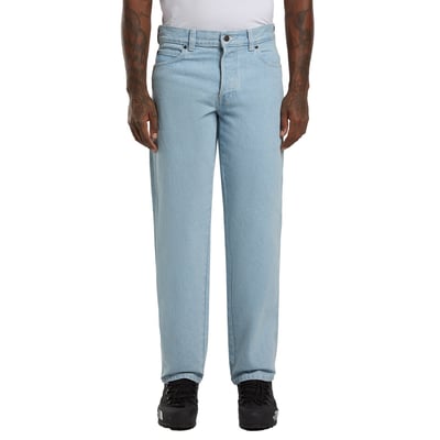 The Dickies 983 Regular straight jeans are sturdy, straight-cut denim pants that combine durability with classic style. Made from 100% cotton, these denim jeans offer natural comfort and good durability, ideal for daily use. Its regular cut ensures a balanced silhouette, perfect for a timeless look. With its classic 5-pocketdesign, it combines functionality and aesthetics, allowing you to keep your essentials close at hand while displaying a sleek style.
These jeans are a must-have for anyone looking for a reliable, comfortable and easy-to-wear daily garment.
• Regular fit with straight leg
• 100% cotton