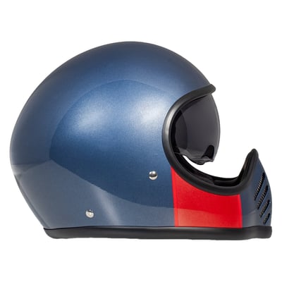The DMD Seventy Seven is a tribute to the stylish icon of the 70's. It was inspired by the first off-road helmet introduced in 1975. The Seventy Seven helmet is ECE 22.06 approved, Bluetooth ready, integrated sunvisor and it has a carbon Kevlar shell and a padded chin strap with Double D-Ring closure. DMD offers this helmet with 2 different shell sizes for a perfect fit and maximum compactness. The inner liner is removable and washable. Dedicated to all riders who love a quality product that meets all modern safety standards.