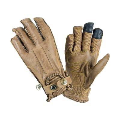 The By City Second Skin gloves fits like the name already says like a second skin. Comfortable, made of leather, adjustable by metal button on wrist. They have the touch function on the index finger and are CE approved; CE UNE-EN:13595:2015-CE. Enjoy the summer with these Second Skin gloves.