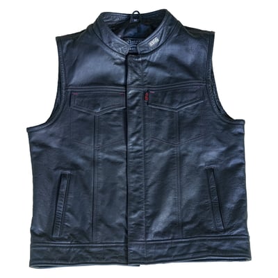 We proudly present the new 13 ½ leather vest; the Night-Rider! A classic styled vest made of drum dyed buffalo leather. On the lining of the jacket we’ve printed a true seventies survivor. According to the old registration papers this 1968 Triumph T120 Bonneville chopper was built in 1970 by a guy named James M. Fenske somewhere in New Jersey, USA. It had many owners since then, but no one ever changed anything on it. Finally it was sold to a chopper enthusiast in Amsterdam, where we had the opportunity to shoot it on a chill January night. And now the bike has moved on again. To a new owner, who hopefully admires its traditional looks as much as we do. The fit of this vest is based on wearing it over a t-shirt, a sweater, or just as it is. If you want to wear it over a jacket, you might need a bigger size than usual. There’s a zipper and push buttons on front, and zippers in the front pockets. Look no further, this is your new favorite leather vest!