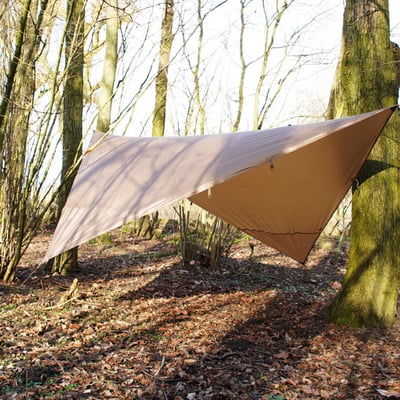 Very lightweight tarp. Ideal for various kind of outdoor activities as you can setup a temporary shelter in no time. Made of 210T polyester rip-stop with PP webbing for main body. Polyester oxford with PP webbing for outer bag. Dimensions: 3 x 3 meter (10 x 10 ft). Comes packed in a 26 x 14 cm pouch. Features 6 aluminum herrings and 1x 12m rope. 