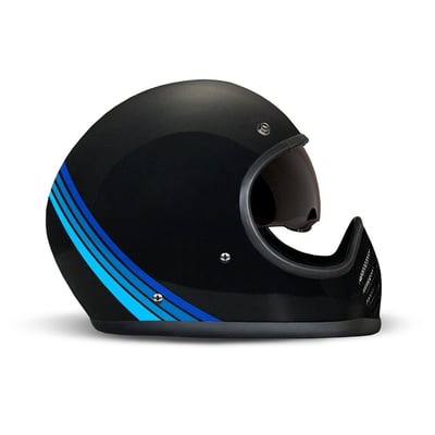The DMD Seventy Seven is a tribute to the stylish icon of the 70's. It was inspired by the first off-road helmet introduced in 1975. The Seventy Seven helmet is ECE 22.06 approved, Bluetooth ready, integrated sunvisor and it has a carbon Kevlar shell and a padded chin strap with Double D-Ring closure. DMD offers this helmet with 2 different shell sizes for a perfect fit and maximum compactness. The inner liner is removable and washable. Dedicated to all riders who love a quality product that meets all modern safety standards.