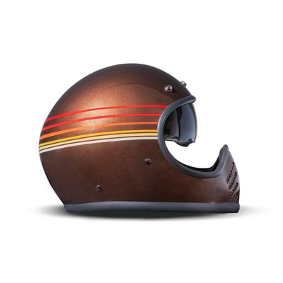 The DMD Seventy Seven is a tribute to the stylish icon of the 70's. It was inspired by the first off-road helmet introduced in 1975. The Seventy Seven helmet is ECE 22.06 approved, Bluetooth ready, integrated sunvisor and it has a carbon Kevlar shell and a padded chin strap with Double D-Ring closure. DMD offers this helmet with 2 different shell sizes for a perfect fit and maximum compactness. The inner liner is removable and washable. Dedicated to all riders who love a quality product that meets all modern safety standards.
