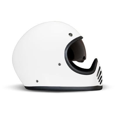 The DMD Seventy Seven is a tribute to the stylish icon of the 70's. It was inspired by the first off-road helmet introduced in 1975. The Seventy Seven helmet is ECE 22.06 approved, Bluetooth ready, integrated sunvisor and it has a carbon Kevlar shell and a padded chin strap with Double D-Ring closure. DMD offers this helmet with 2 different shell sizes for a perfect fit and maximum compactness. The inner liner is removable and washable. Dedicated to all riders who love a quality product that meets all modern safety standards.