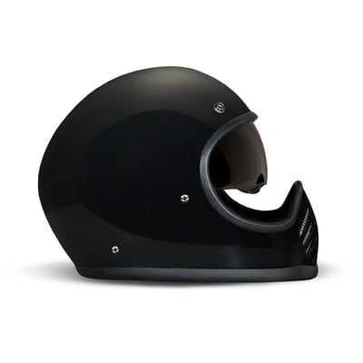 The DMD Seventy Seven is a tribute to the stylish icon of the 70's. It was inspired by the first off-road helmet introduced in 1975. The Seventy Seven helmet is ECE 22.06 approved, Bluetooth ready, integrated sunvisor and it has a carbon Kevlar shell and a padded chin strap with Double D-Ring closure. DMD offers this helmet with 2 different shell sizes for a perfect fit and maximum compactness. The inner liner is removable and washable. Dedicated to all riders who love a quality product that meets all modern safety standards.