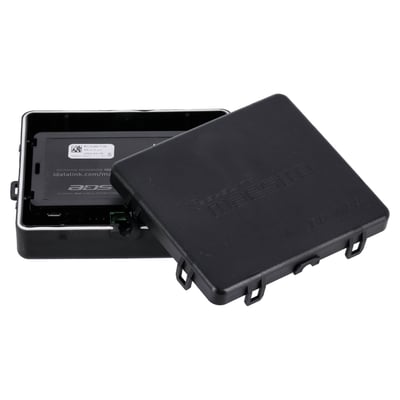 Pair with the Soundstream V2 (999397) or HDHU.14Si head unit (999358) to retain handlebar controls and integrate gauges to your radio.