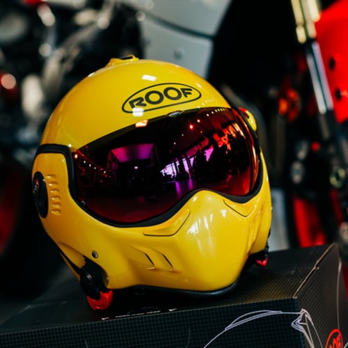 Roof Boxer Alpha helmet yellow
