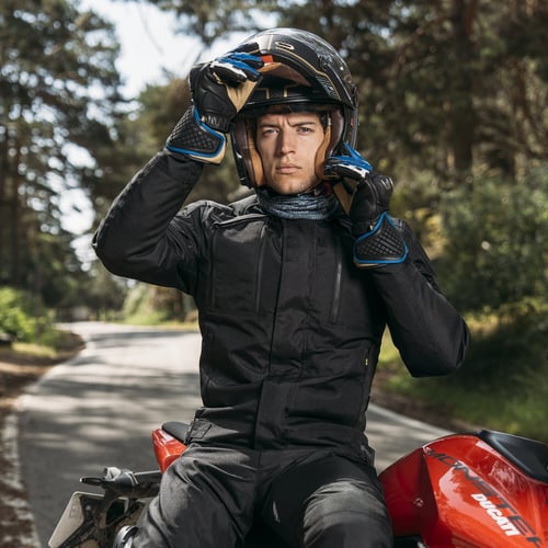 By City 90 Degrees Carbon helmet gold